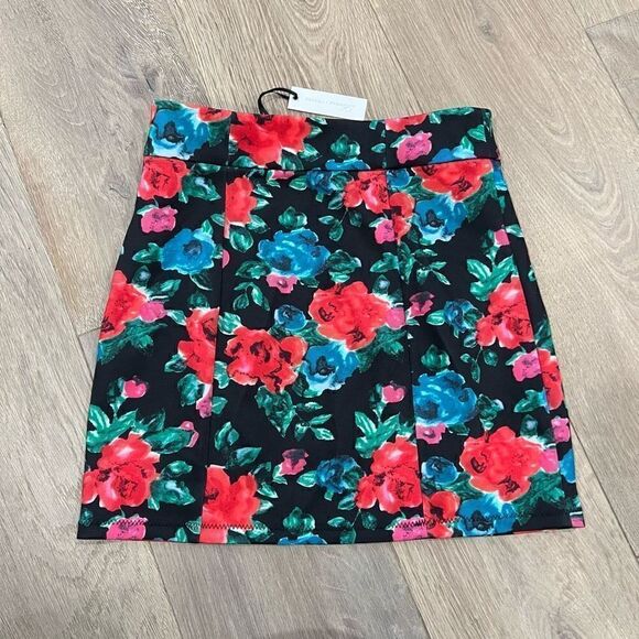 NWT Lovers + Friends Sandy Mini Skirt in Size S Floral Print - Picture 5 of 8